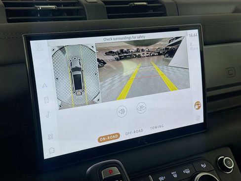 Used 2025 Land Rover Defender 130 X-Dynamic SE image 17