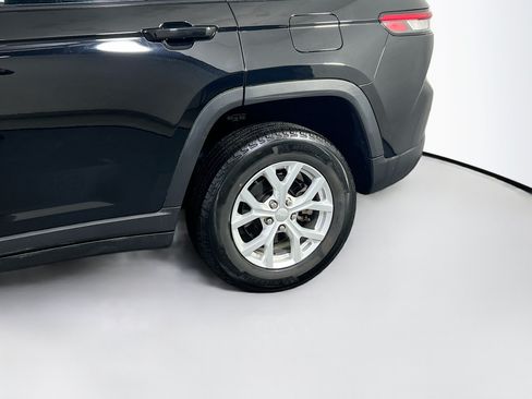 Used 2023 Jeep Grand Cherokee Limited AWD/4WD image 30