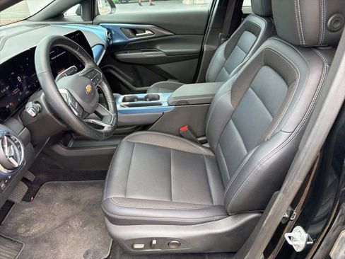 Used 2025 Chevrolet Equinox EV LT w/ Convenience Package FWD image 6