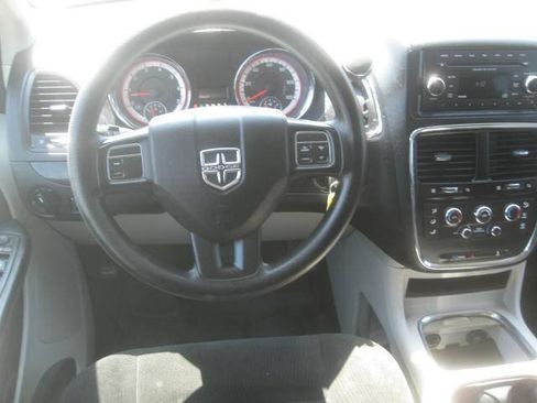 Used 2016 Dodge Grand Caravan SXT FWD image 14