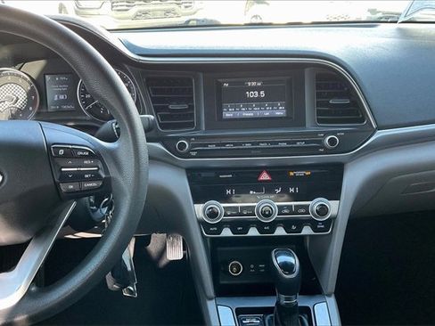 Used 2020 Hyundai Elantra SE image 6
