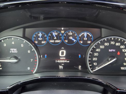 Used 2017 Cadillac XT5 Platinum AWD/4WD image 11