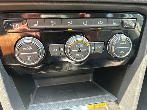 Used 2024 Volkswagen Taos SE FWD image 37