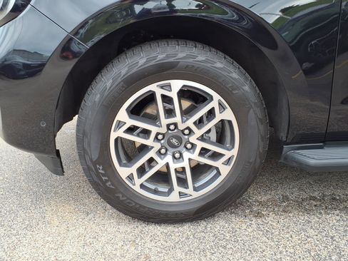 Used 2025 Ford Expedition Active AWD/4WD image 7