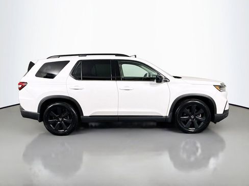 Used 2023 Honda Pilot Touring image 8
