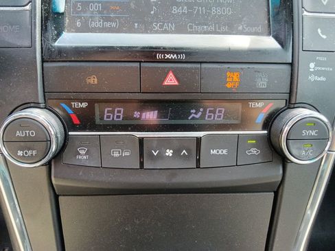 Used 2017 Toyota Camry XSE w/ Moonroof Package FWD image 22