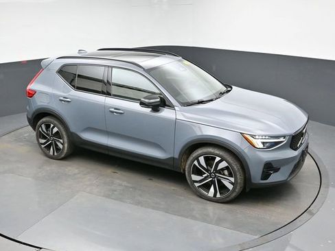 Used 2023 Volvo XC40 B5 Plus w/ Climate Package image 17
