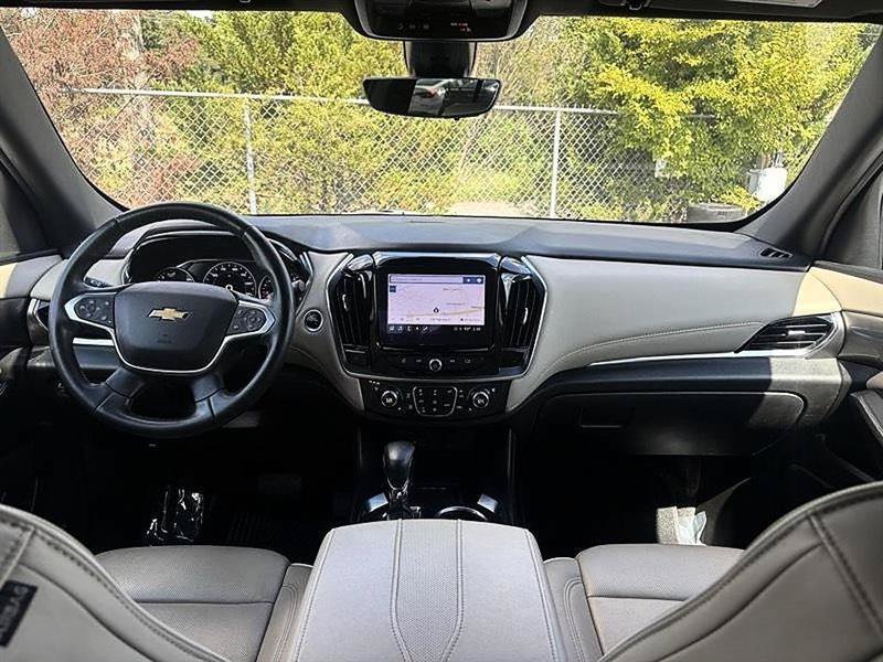 Used 2023 Chevrolet Traverse Premier FWD image 40