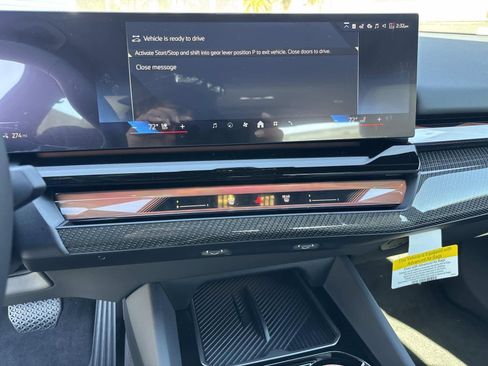 New 2026 BMW i5 eDrive40 w/ Premium Package image 24