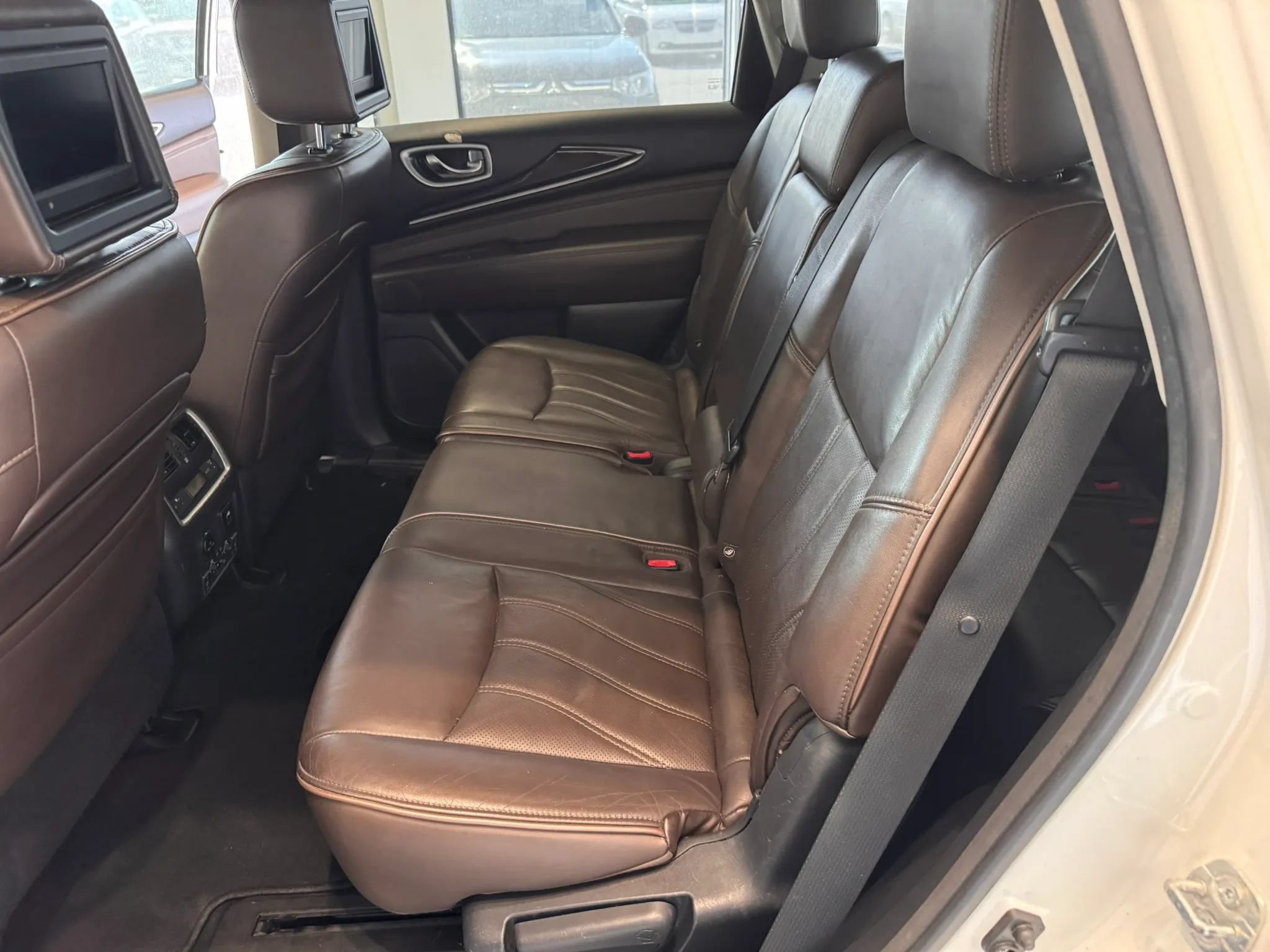 Used 2014 INFINITI QX60 FWD w/ Deluxe Touring Package image 32