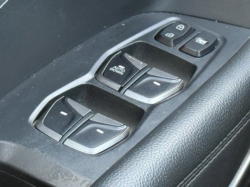 Used 2018 Hyundai Santa Fe Sport image 14