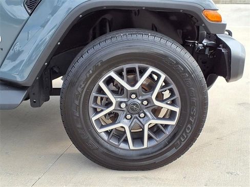 Used 2024 Jeep Wrangler Sahara image 17