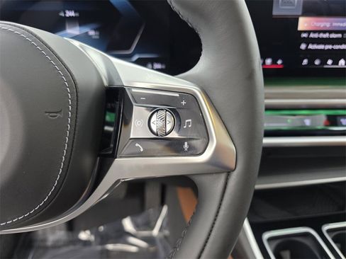 Used 2023 BMW i7 xDrive60 image 21