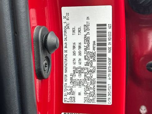 Certified 2022 Toyota Tacoma TRD Off-Road image 32