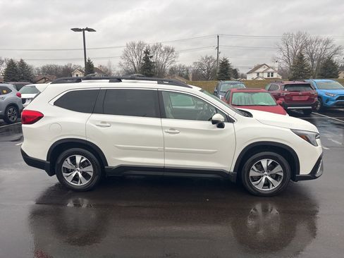 Used 2023 Subaru Ascent Premium w/ Convenience Package image 2