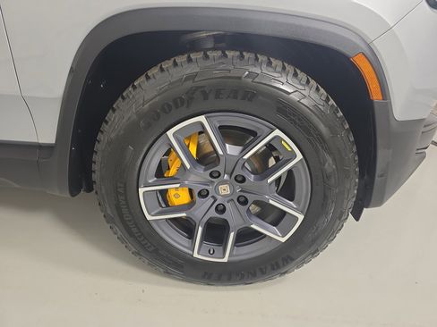 Used 2023 Rivian R1T Adventure AWD/4WD image 11