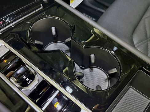 New 2025 Volkswagen Atlas SE image 15