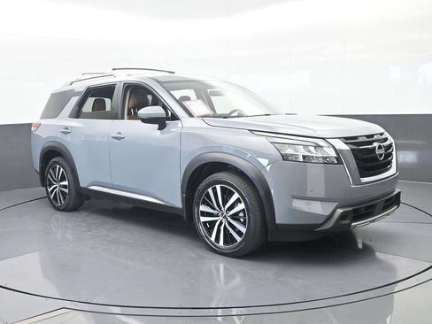 Used 2024 Nissan Pathfinder Platinum AWD/4WD image 8