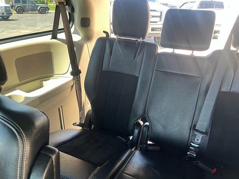 Used 2017 Dodge Grand Caravan SXT FWD image 17