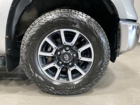 Used 2020 Toyota Tundra Limited w/ Limited Premium Package AWD/4WD image 33