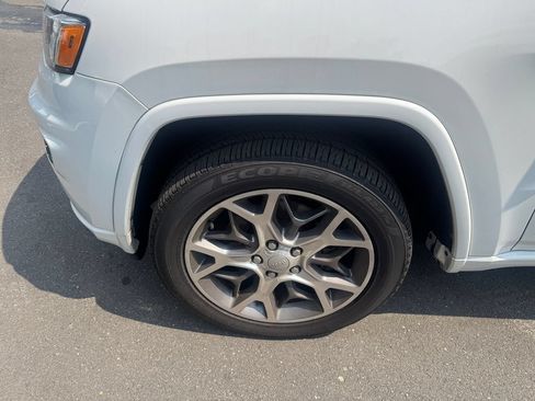 Used 2021 Jeep Grand Cherokee Overland AWD/4WD image 9