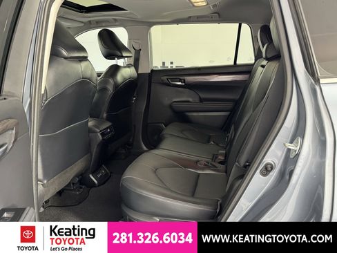 Used 2023 Toyota Highlander Limited FWD image 15