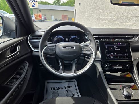 Used 2024 Jeep Grand Cherokee Laredo X w/ Luxury Tech Group I AWD/4WD image 34
