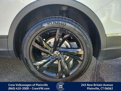 Certified 2023 Volkswagen Tiguan SE w/ Panoramic Sunroof Package image 18