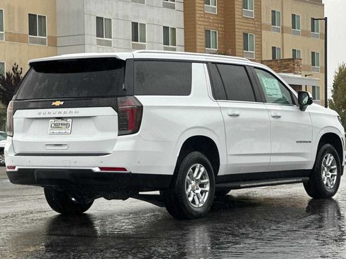 New 2026 Chevrolet Suburban LS image 4