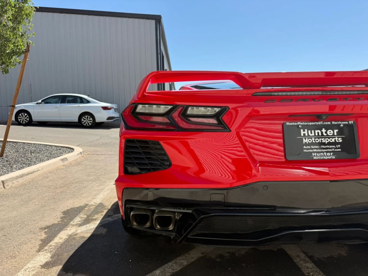 Used 2021 Chevrolet Corvette Stingray Premium Cpe w/ Z51 Performance Package RWD image 19