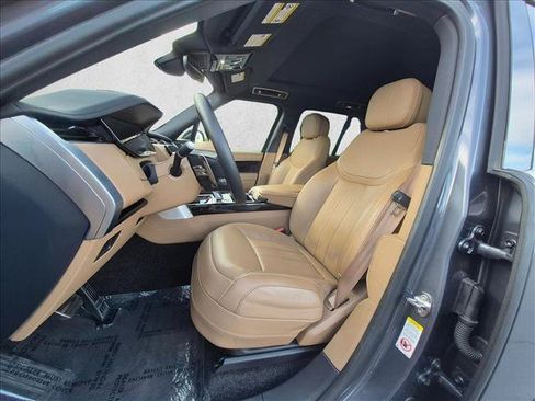 Used 2025 Land Rover Range Rover SE AWD/4WD image 9
