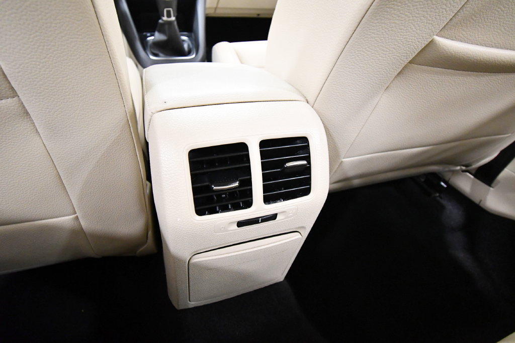 Used 2013 Volkswagen Jetta TDI FWD image 16