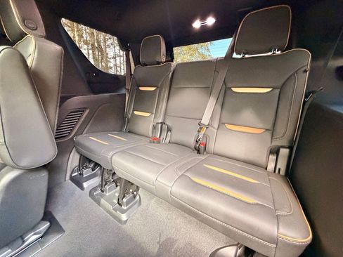 Used 2023 GMC Yukon AT4 w/ AT4 Premium Package AWD/4WD image 17