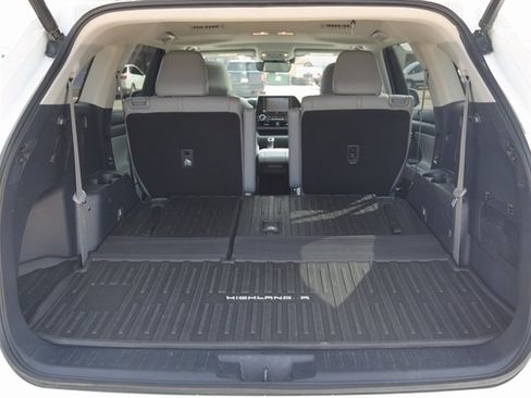 Used 2020 Toyota Highlander XLE AWD/4WD image 30