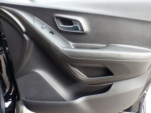 Used 2019 Chevrolet Trax LS image 50