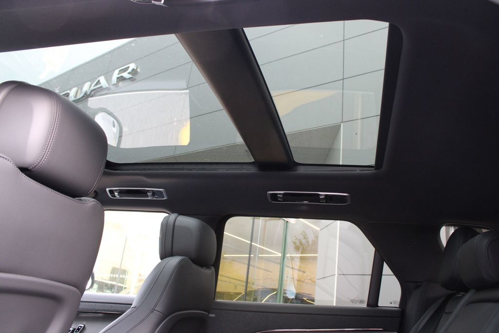 New 2026 Land Rover Range Rover Sport Dynamic SE AWD/4WD image 15