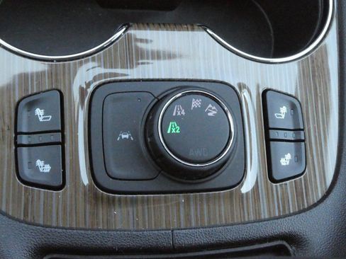 Certified 2023 GMC Acadia SLE w/ Driver Convenience Package image 17