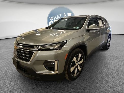 Certified 2023 Chevrolet Traverse LT w/ LT Premium Package AWD/4WD image 9
