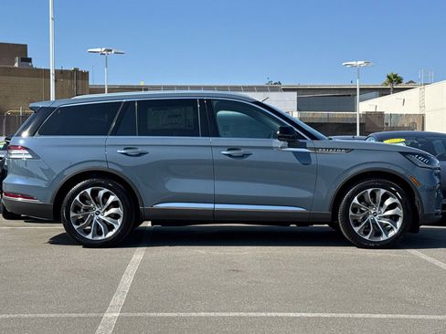 New 2025 Lincoln Aviator Reserve image 2