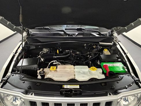 Used 2012 Jeep Liberty Sport image 17