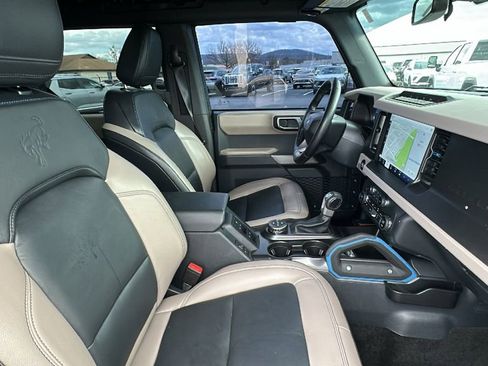 Used 2023 Ford Bronco Wildtrak image 15