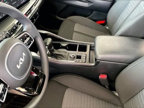 Used 2025 Kia Sorento LX FWD image 13