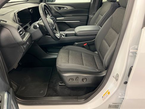 Used 2025 Chevrolet Traverse LT w/ Midnight/Sport Edition AWD/4WD image 18