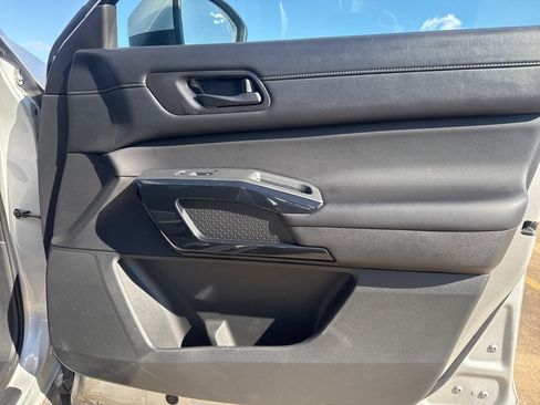 Certified 2024 Nissan Pathfinder SV image 12