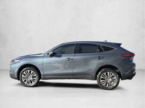 Used 2022 Toyota Venza XLE image 8