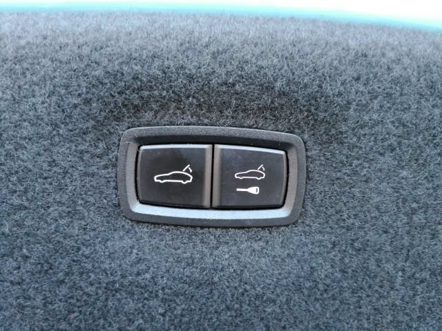 Used 2022 Porsche Taycan RWD image 27