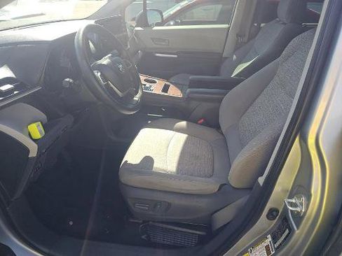 Used 2021 Toyota Sienna LE image 4