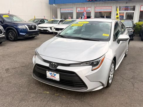Used 2023 Toyota Corolla LE FWD image 4