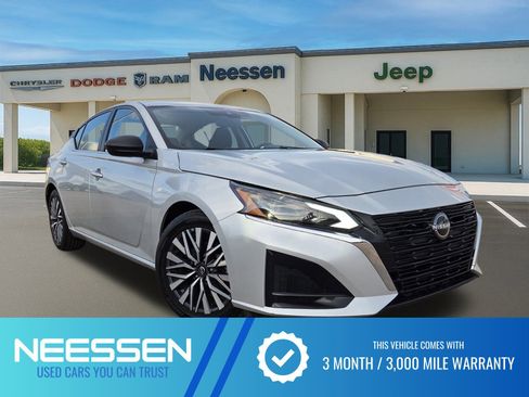 Used 2024 Nissan Altima 2.5 SV image 1