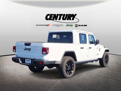 Used 2024 Jeep Gladiator Sport image 4